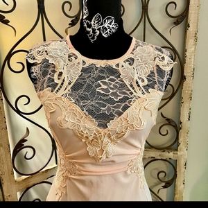 💠VENUS Lace Bodice Peach Sleeveless Dress Size M